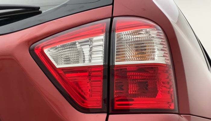 2017 Nissan Terrano XL (D), Diesel, Manual, 1,15,537 km, Right tail light - Reverse gear light not functional