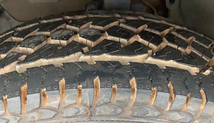 2017 Nissan Terrano XL (D), Diesel, Manual, 1,15,537 km, Left Front Tyre Tread