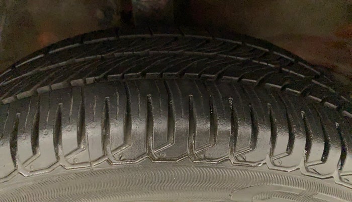 2015 Maruti Wagon R 1.0 VXI, Petrol, Manual, 38,429 km, Right Front Tyre Tread