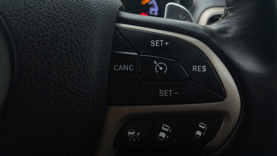 2015 Jeep Grand Cherokee Overland (4x4), Automatic, 102286 km, Cruise Control