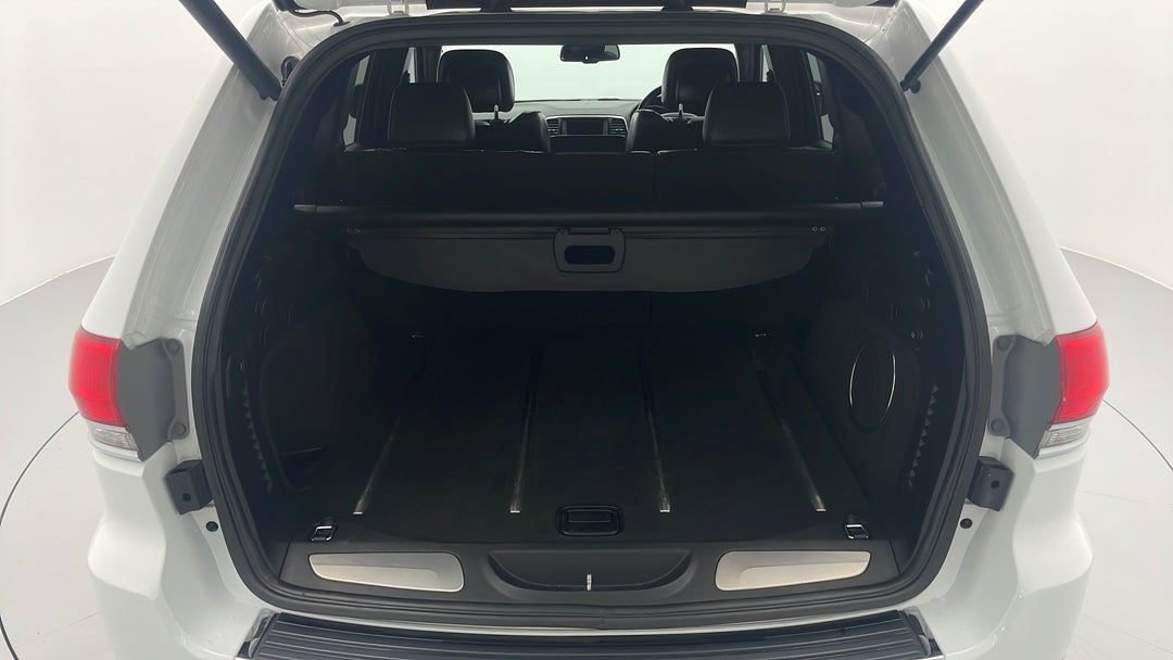 2015 Jeep Grand Cherokee Overland (4x4), Automatic, 102286 km, Boot Inside View