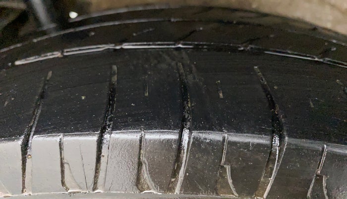2017 Maruti Wagon R 1.0 VXI, Petrol, Manual, 54,763 km, Right Rear Tyre Tread