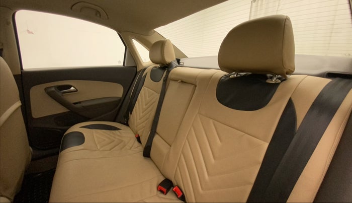 2011 Volkswagen Vento HIGHLINE DIESEL 1.6, Diesel, Manual, 63,036 km, Right Side Rear Door Cabin