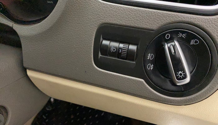2011 Volkswagen Vento HIGHLINE DIESEL 1.6, Diesel, Manual, 63,036 km, Dashboard - Headlight height adjustment not working