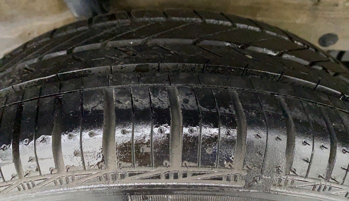 2011 Toyota Etios G, Petrol, Manual, 48,236 km, Right Front Tyre Tread