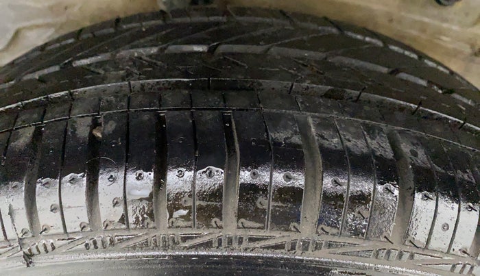 2011 Toyota Etios G, Petrol, Manual, 48,236 km, Left Front Tyre Tread