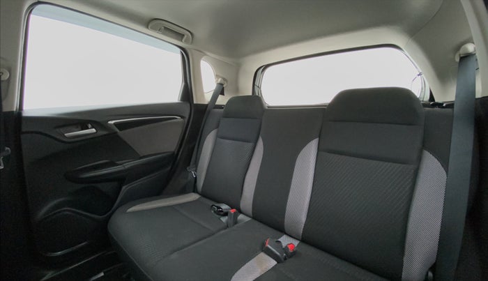 2018 Honda WR-V 1.5 i-DTEC VX MT, Diesel, Manual, 38,333 km, Right Side Rear Door Cabin