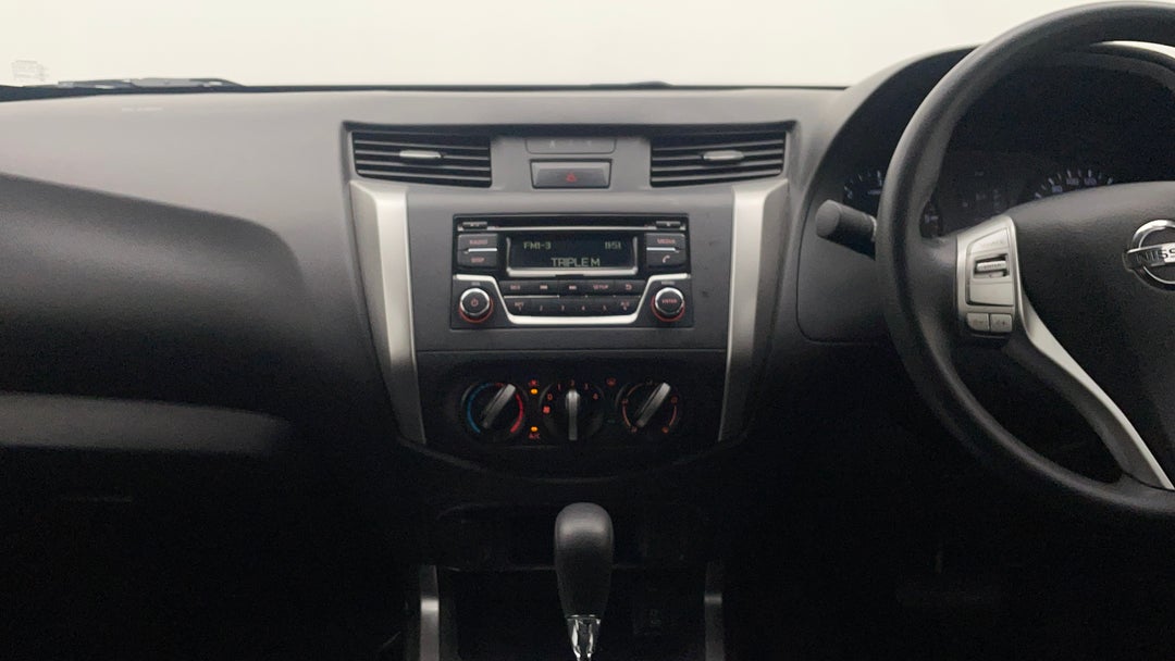 2018 Nissan Navara Rx (4x2), Automatic, 90882 km, Center Console
