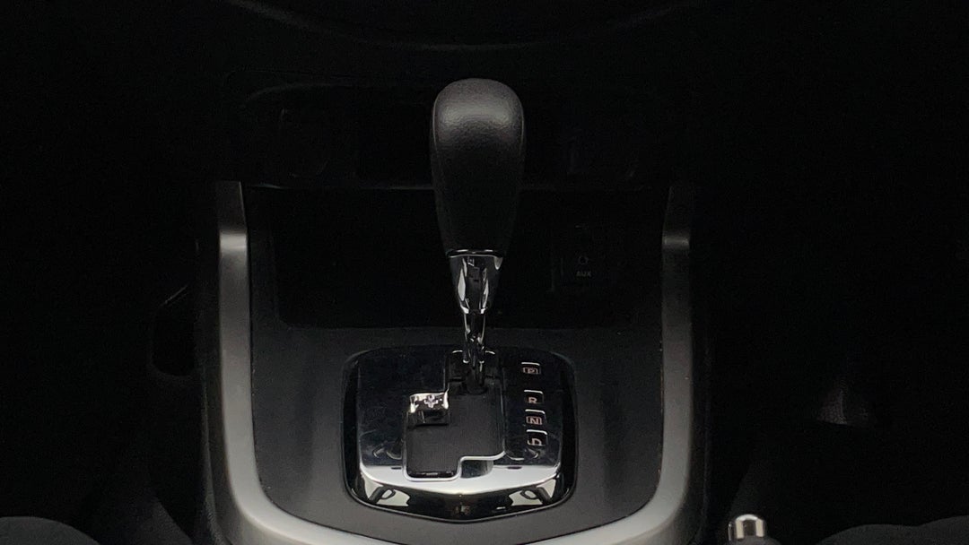 2018 Nissan Navara Rx (4x2), Automatic, 90882 km, Gear Lever 