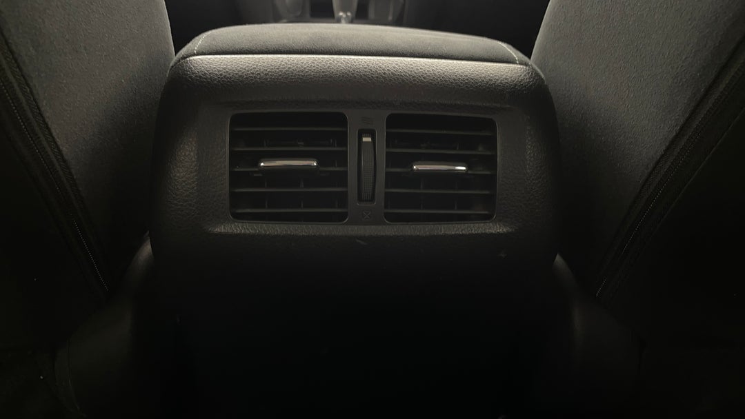 2018 Nissan Navara Rx (4x2), Automatic, 90882 km, Rear A/C Vent