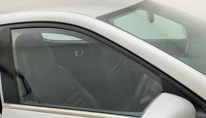 2019 Renault Kwid RXT 1.0 AMT (O), CNG, Automatic, 30,828 km, Driver-side door - Door visor damaged