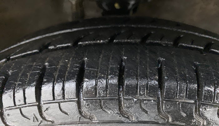 2015 Maruti Alto 800 LXI, Petrol, Manual, 17,424 km, Right Front Tyre Tread
