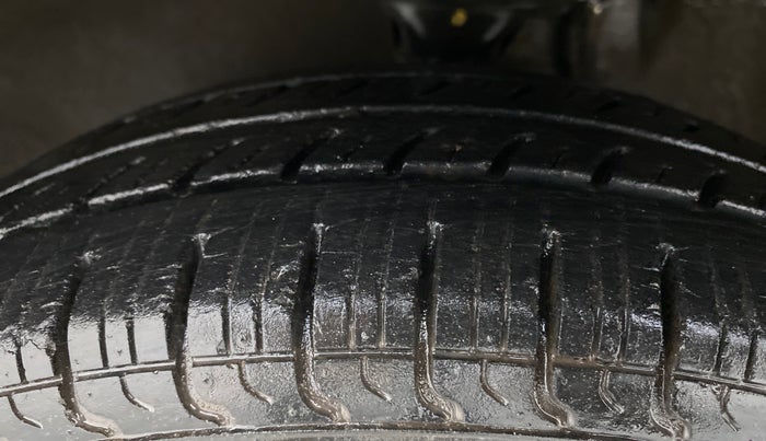 2015 Maruti Alto 800 LXI, Petrol, Manual, 17,424 km, Left Front Tyre Tread