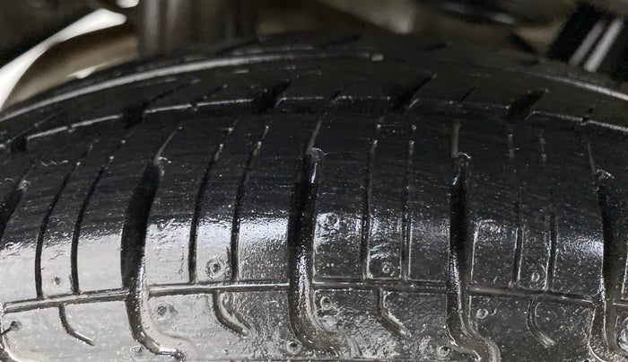 2015 Maruti Alto 800 LXI, Petrol, Manual, 17,424 km, Right Rear Tyre Tread