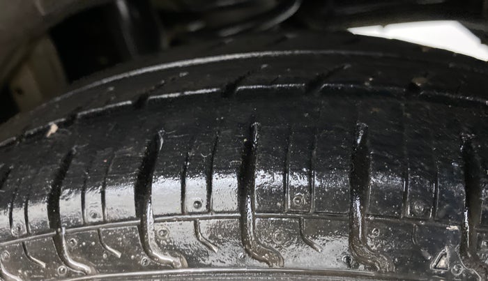 2015 Maruti Alto 800 LXI, Petrol, Manual, 17,424 km, Left Rear Tyre Tread