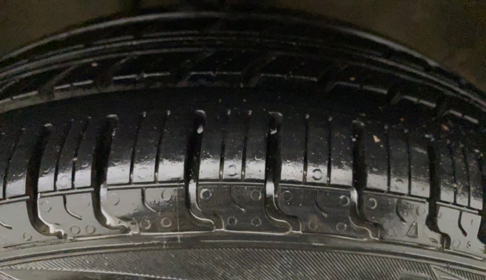 2011 Maruti Alto K10 LXI, Petrol, Manual, 33,977 km, Left Rear Tyre Tread