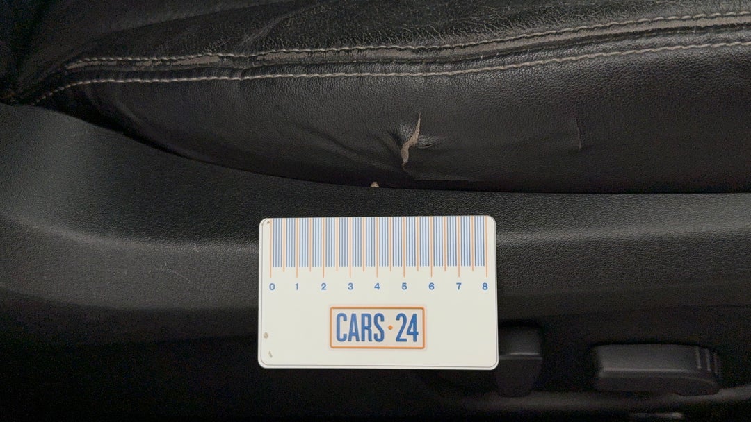 2014 Subaru Forester 2.0xt Premium, Automatic, 111209 km, Seats Front RHS Tear