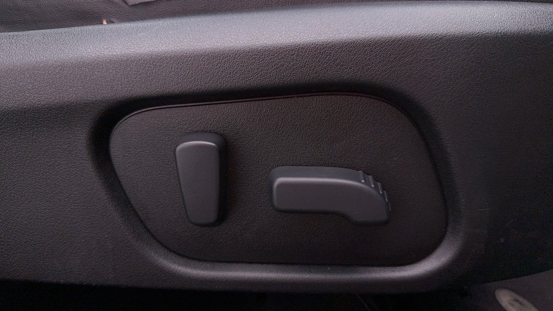 2014 Subaru Forester 2.0xt Premium, Automatic, 111209 km, Drivers Side Adjustment Panel