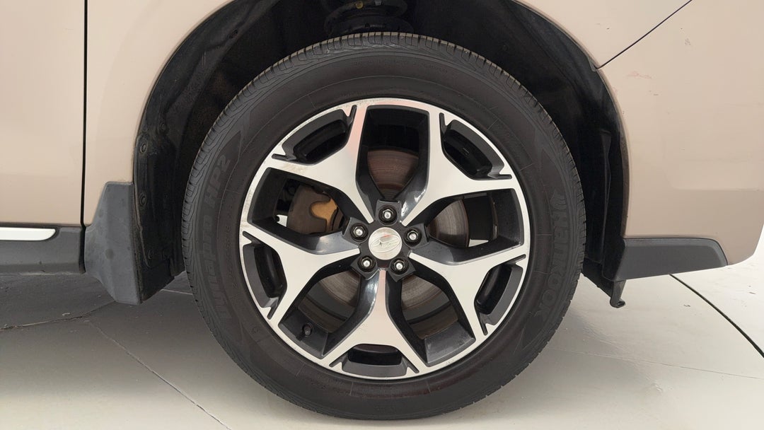 2014 Subaru Forester 2.0xt Premium, Automatic, 111209 km, Right Front Wheel