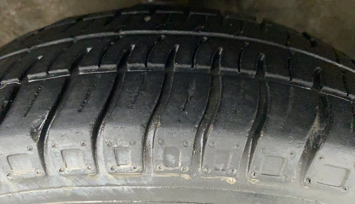2014 Maruti Alto 800 VXI, Petrol, Manual, 70,920 km, Left Front Tyre Tread