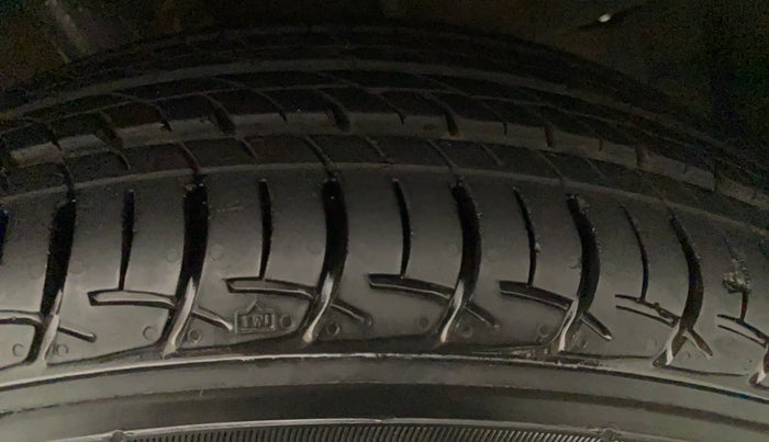 2017 Maruti Baleno DELTA PETROL 1.2, Petrol, Manual, 30,952 km, Left Front Tyre Tread