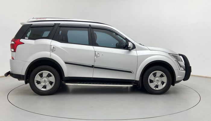 2020 Mahindra XUV500 W7, Diesel, Manual, 57,655 km, Right Side View
