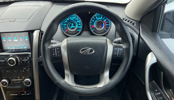 2020 Mahindra XUV500 W7, Diesel, Manual, 57,655 km, Steering Wheel Close Up