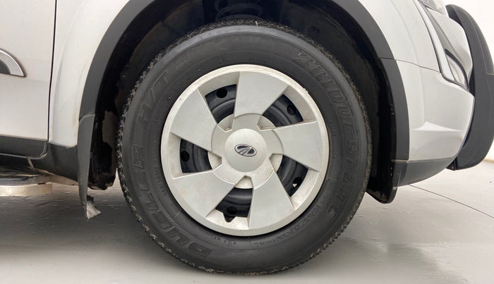 2020 Mahindra XUV500 W7, Diesel, Manual, 57,655 km, Right Front Wheel