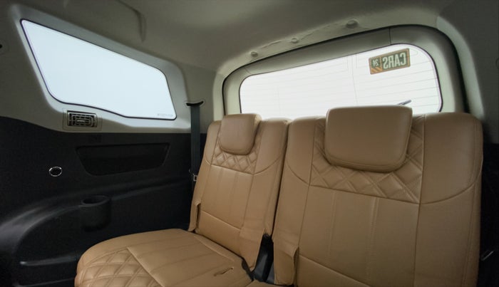 2020 Mahindra XUV500 W7, Diesel, Manual, 57,655 km, Third Seat Row ( optional )