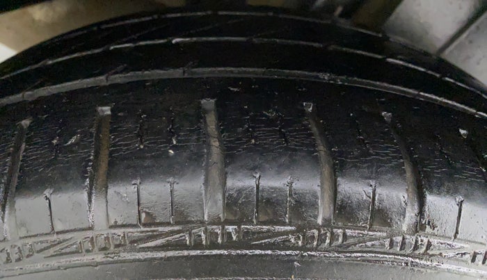 2014 Maruti Ertiga VXI CNG, CNG, Manual, 86,899 km, Right Rear Tyre Tread