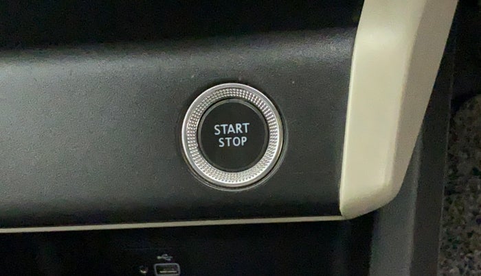 2019 Renault TRIBER RXZ, Petrol, Manual, 41,387 km, Keyless Start/ Stop Button
