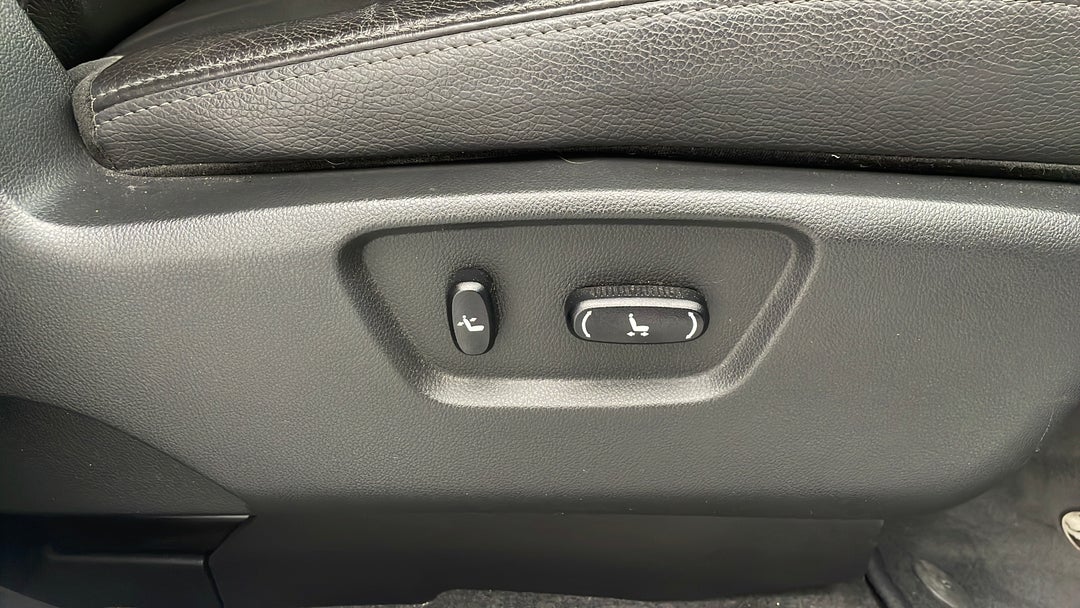 2017 Holden Captiva 7 Ltz (awd), Automatic, 60677 km, Drivers Side Adjustment Panel