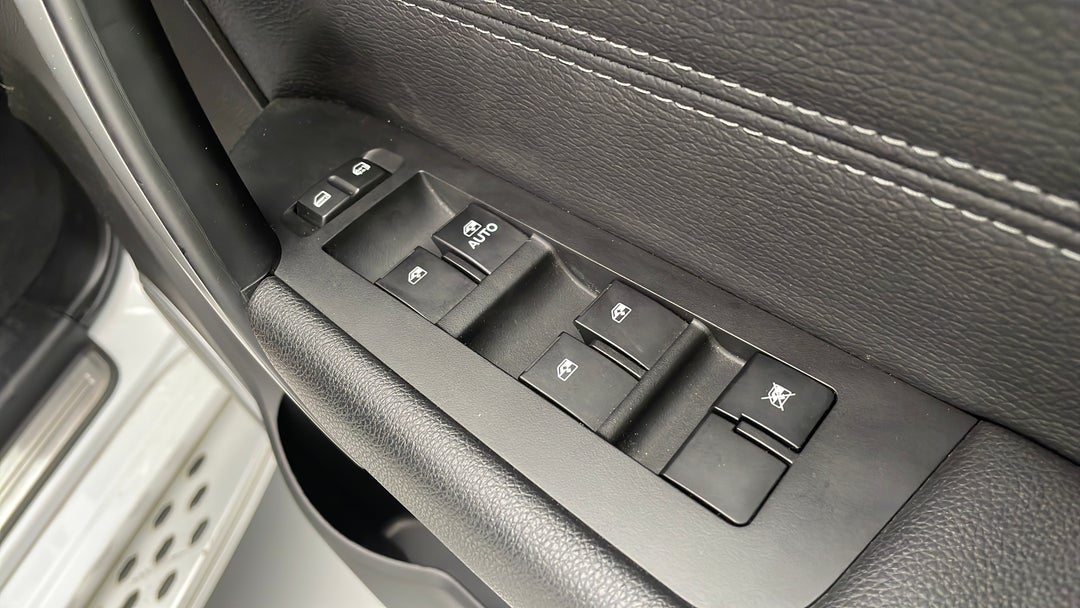 2017 Holden Captiva 7 Ltz (awd), Automatic, 60677 km, Drivers Side Door Panel Controls