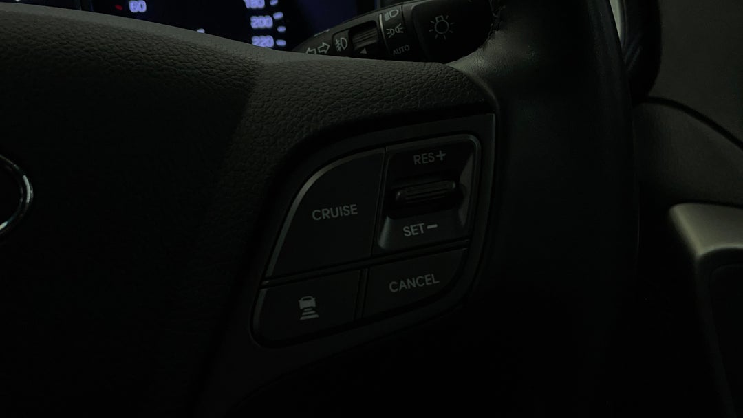 2017 Hyundai Santa Fe Elite Crdi (4x4), Automatic, 121243 km, Cruise Control