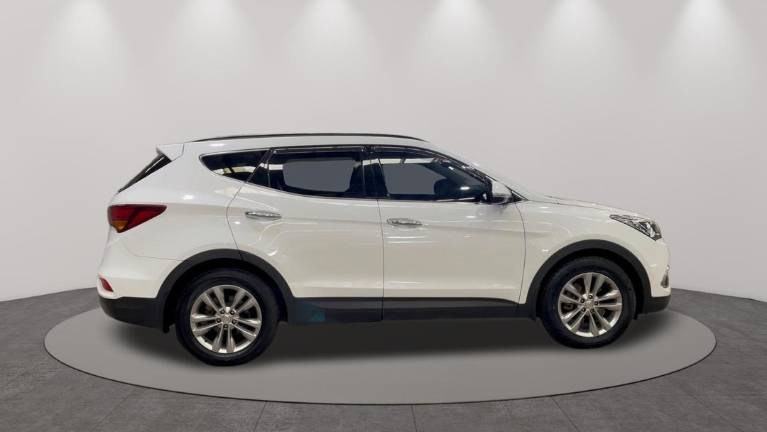 2017 Hyundai Santa Fe Elite Crdi (4x4), Automatic, 121243 km, Right Side View