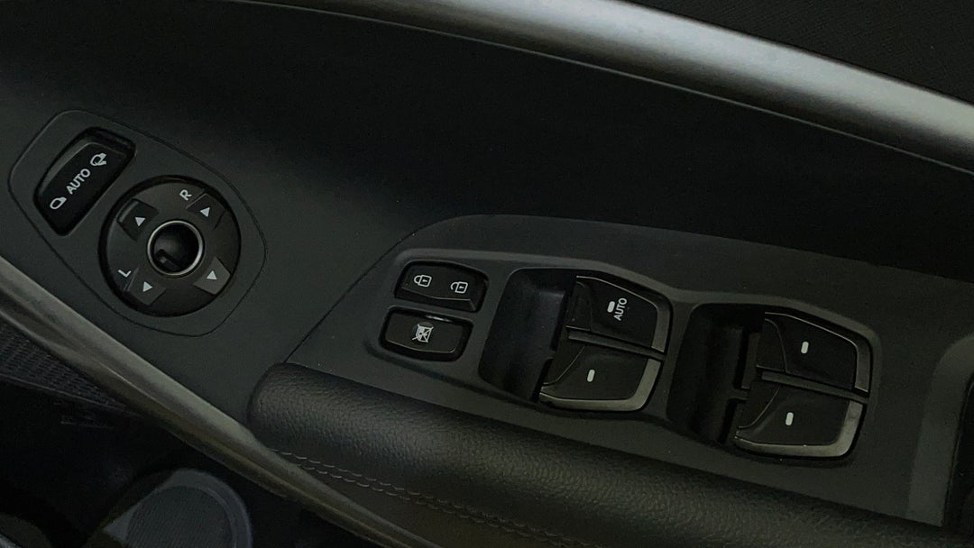 2017 Hyundai Santa Fe Elite Crdi (4x4), Automatic, 121243 km, Drivers Side Door Panel Controls