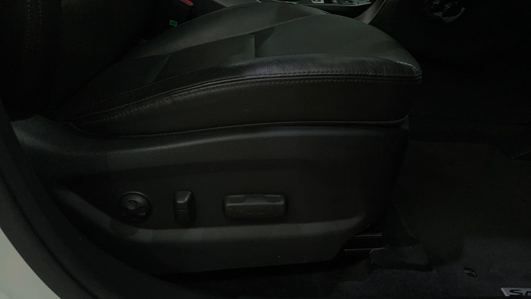 2017 Hyundai Santa Fe Elite Crdi (4x4), Automatic, 121243 km, Drivers Side Adjustment Panel