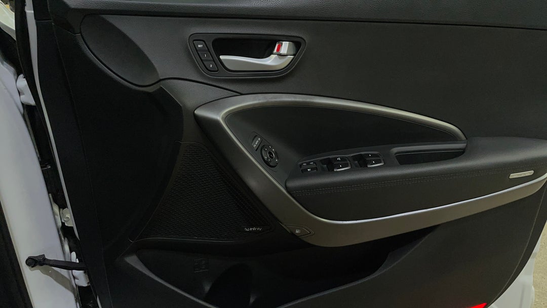 2017 Hyundai Santa Fe Elite Crdi (4x4), Automatic, 121243 km, Speaker View