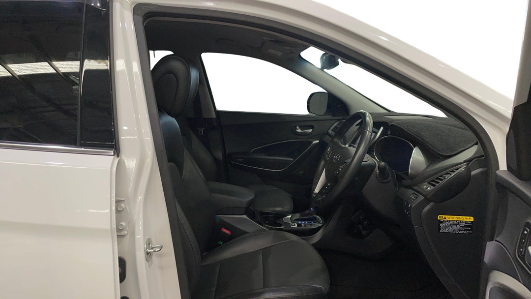 2017 Hyundai Santa Fe Elite Crdi (4x4), Automatic, 121243 km, Right Side Front Door Cabin View