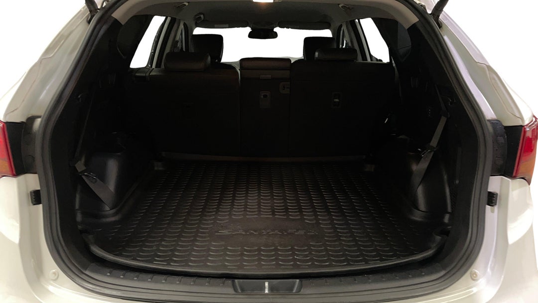 2017 Hyundai Santa Fe Elite Crdi (4x4), Automatic, 121243 km, Boot Inside View