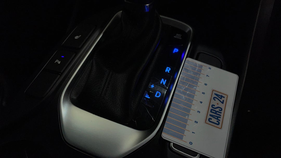 2017 Hyundai Santa Fe Elite Crdi (4x4), Automatic, 121243 km, Gear Lever Body Wear