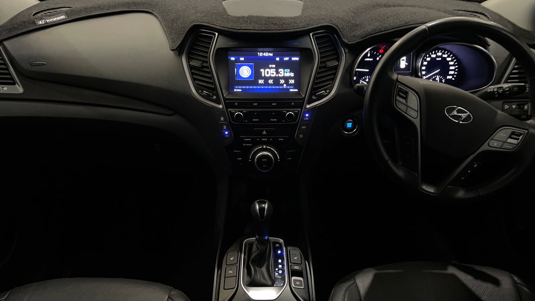 2017 Hyundai Santa Fe Elite Crdi (4x4), Automatic, 121243 km, Dashboard View