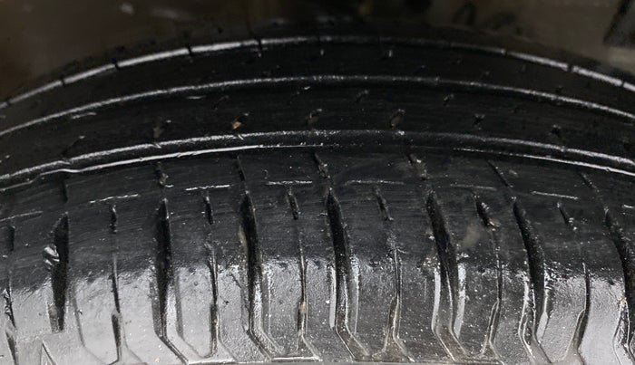 2015 Maruti Swift VDI ABS, Diesel, Manual, 76,927 km, Right Front Tyre Tread