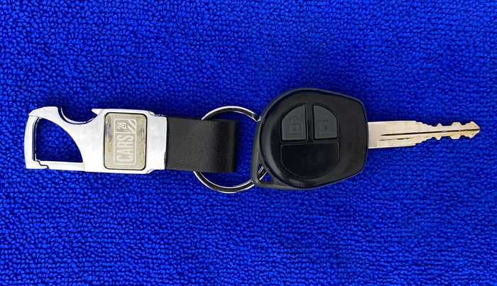 2015 Maruti Swift VDI ABS, Diesel, Manual, 76,927 km, Key Close Up