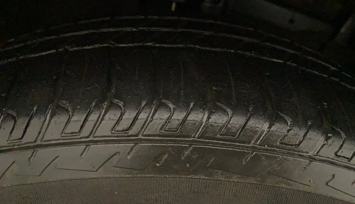 2012 Maruti Swift VXI, Petrol, Manual, 52,106 km, Left Front Tyre Tread