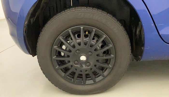 2012 Maruti Swift VXI, Petrol, Manual, 52,106 km, Right Rear Wheel