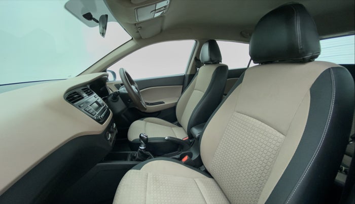 2017 Hyundai Elite i20 SPORTZ 1.4, Diesel, Manual, 76,218 km, Right Side Front Door Cabin View
