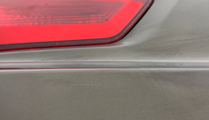 2017 Honda WR-V 1.5L I-DTEC VX MT, Diesel, Manual, 1,46,259 km, Dicky (Boot door) - Minor scratches