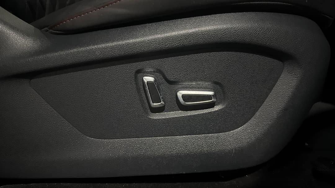 2024 Jac T9 Haven (4x4), Automatic, 21947 km, Drivers Side Adjustment Panel