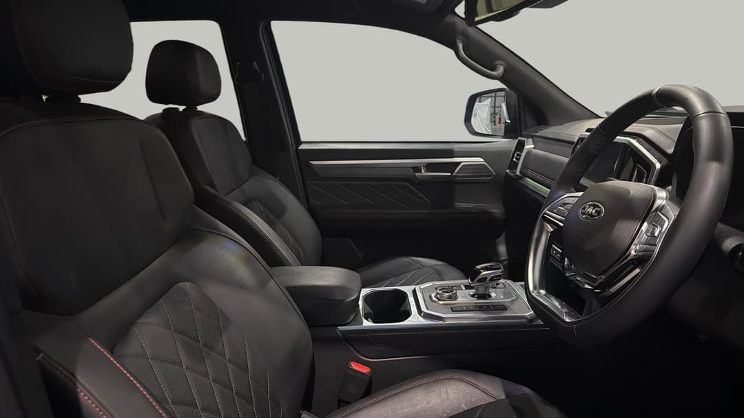 2024 Jac T9 Haven (4x4), Automatic, 21947 km, Right Side Front Door Cabin View